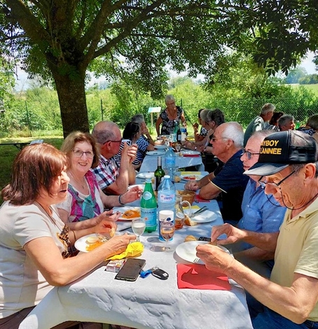 Repas champêtre pour le club de l'amitié